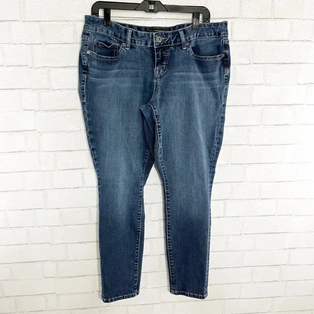 Torrid Medium Wash Mid Rise Skinny Jeans Women's Plus Size 14 Regular